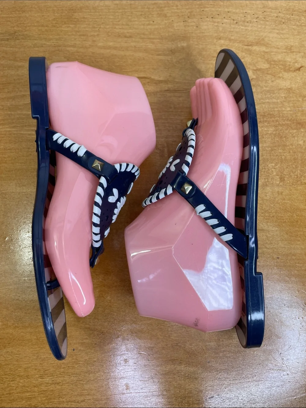Jack Rogers Navy & White Daisy Thong Sandals with Gold Accents. Size 7